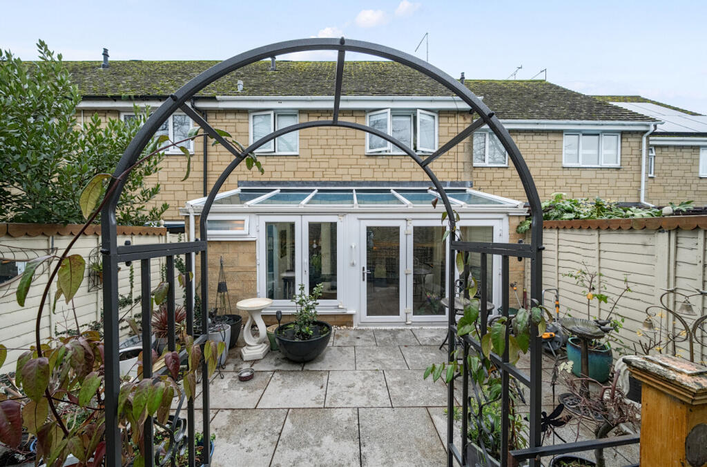 3-bed terraced on Chancel Way, Lechlade, Gloucestershire, GL7, £325,000