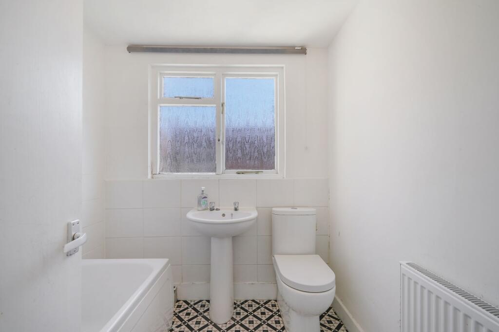 Apartment in Croydon - View 4