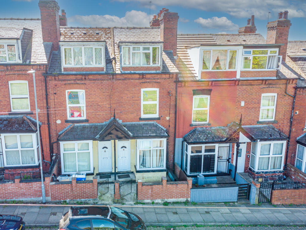Main image of property: Elford Place East, Leeds, LS8