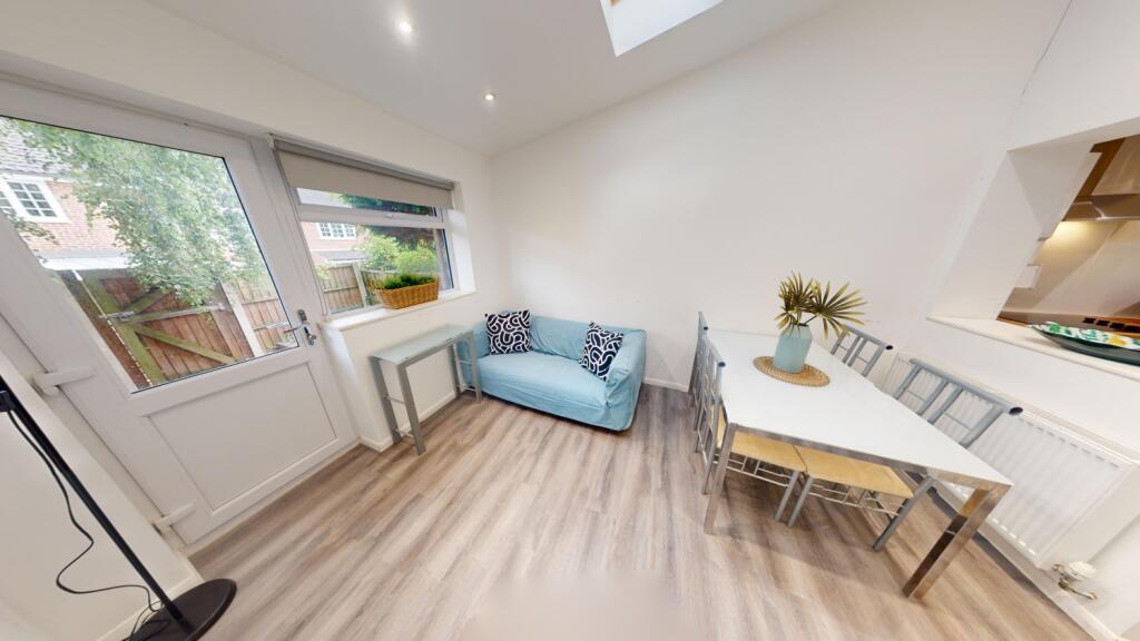 Main image of property: 10 Clinton Court, Nottingham, NG1 4DS