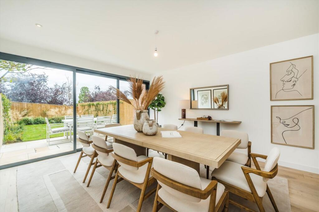 House in London, Cottenham Park, Raynes Park - View 3