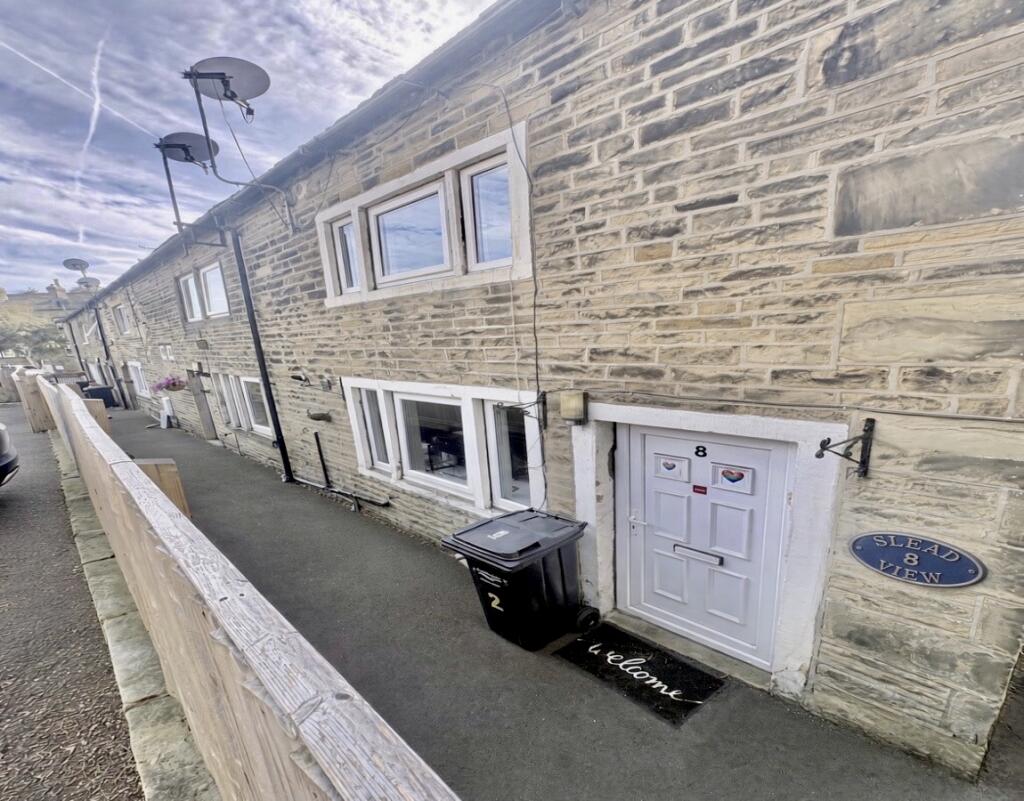 Main image of property: 8 Slead View, Brighouse, Calderdale