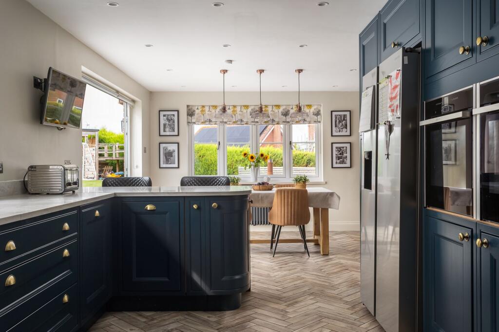 House in Worcester - View 5