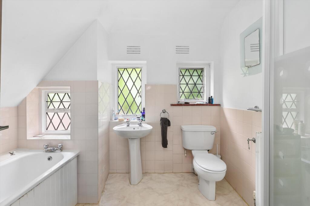 House in Elmbridge, Esher - More