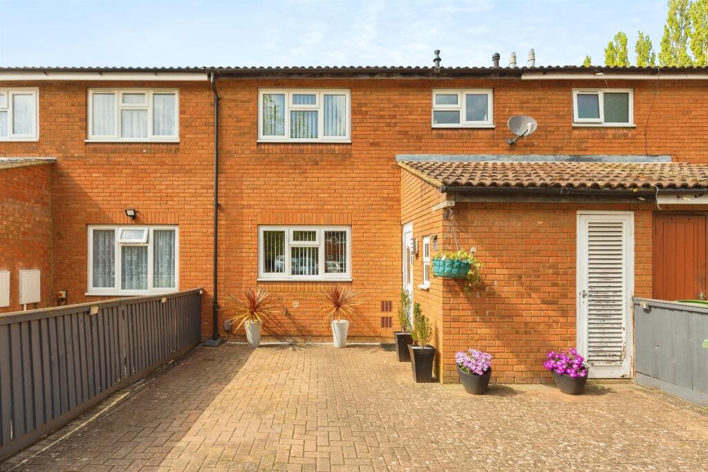 3-bed terraced on Cherwell Road, Aylesbury, £350,000