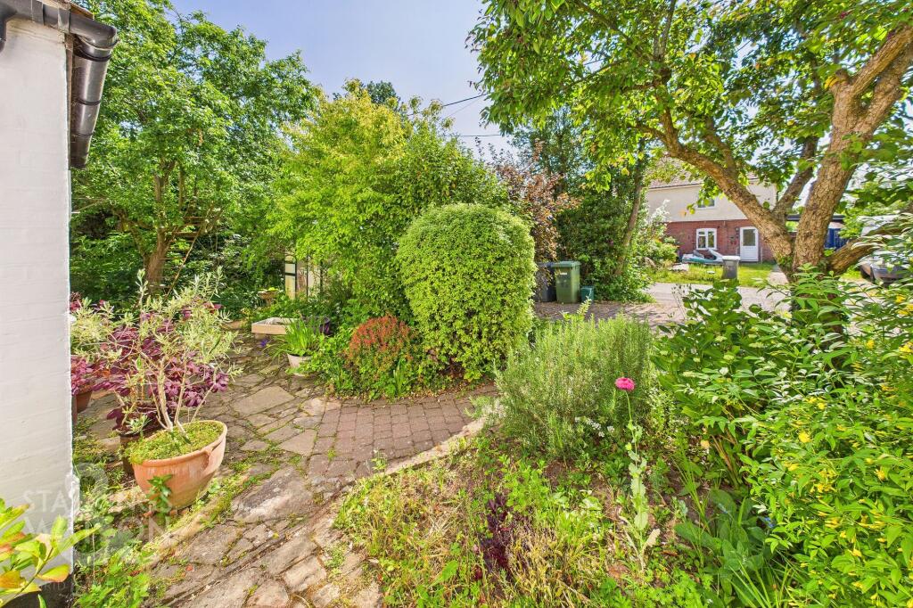 Sandhole Lane, Little Plumstead, Norwich photo 4