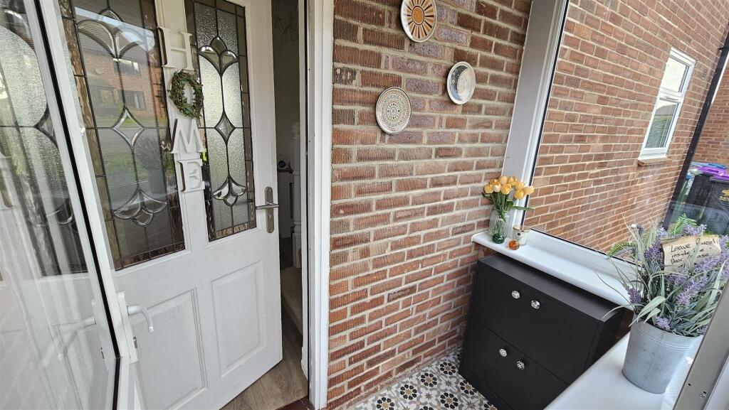 96, Trenchard Close, Newton, Nottingham photo 4