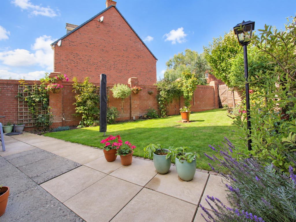 House in Desborough, North Northamptonshire - View 4