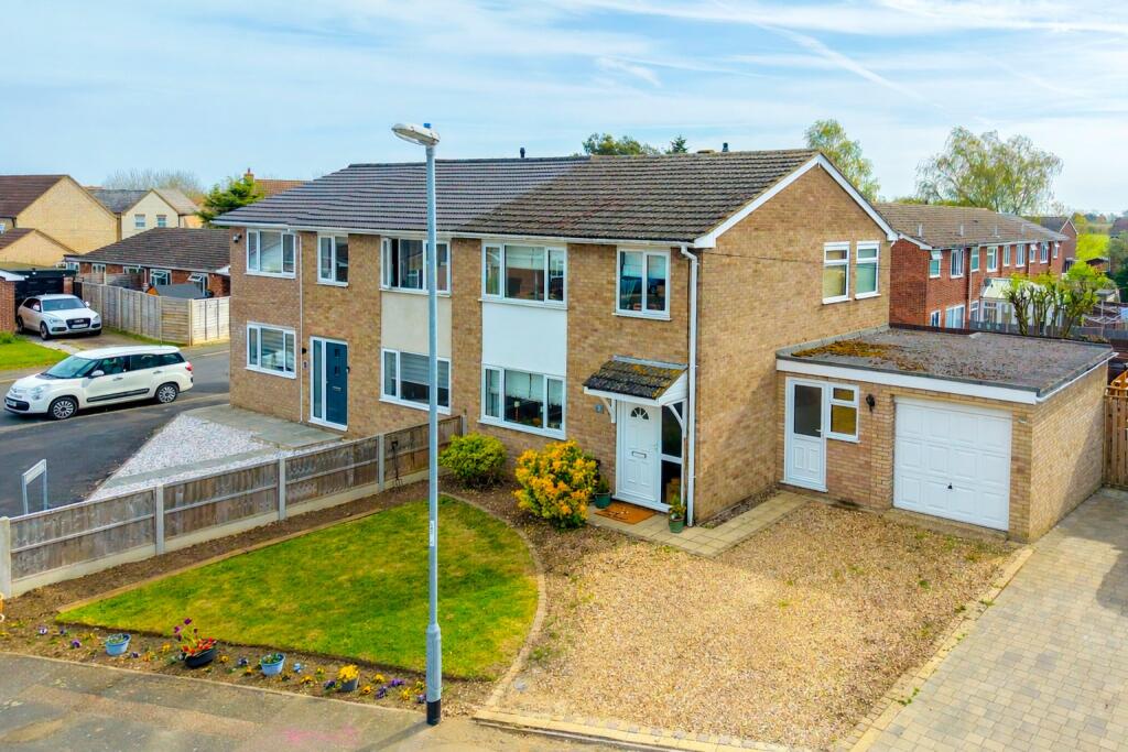 3-bed semi-detached on Little Moor, Fenstanton, Huntingdon, Cambridgeshire, PE28 9QE, £325,000
