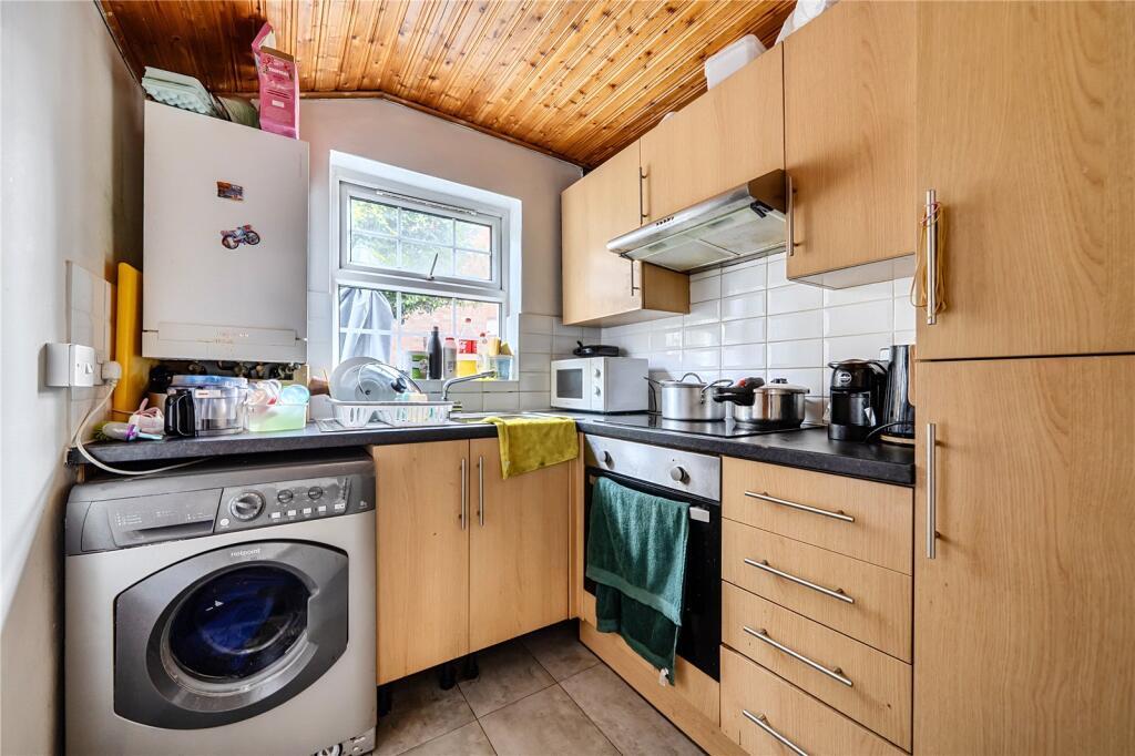 Gloucester Terrace, Crown Lane, Southgate, London, N14 photo 3
