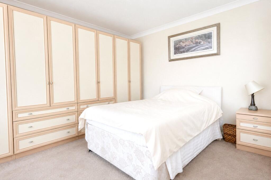 House in Barton-le-Clay, Central Bedfordshire - View 5
