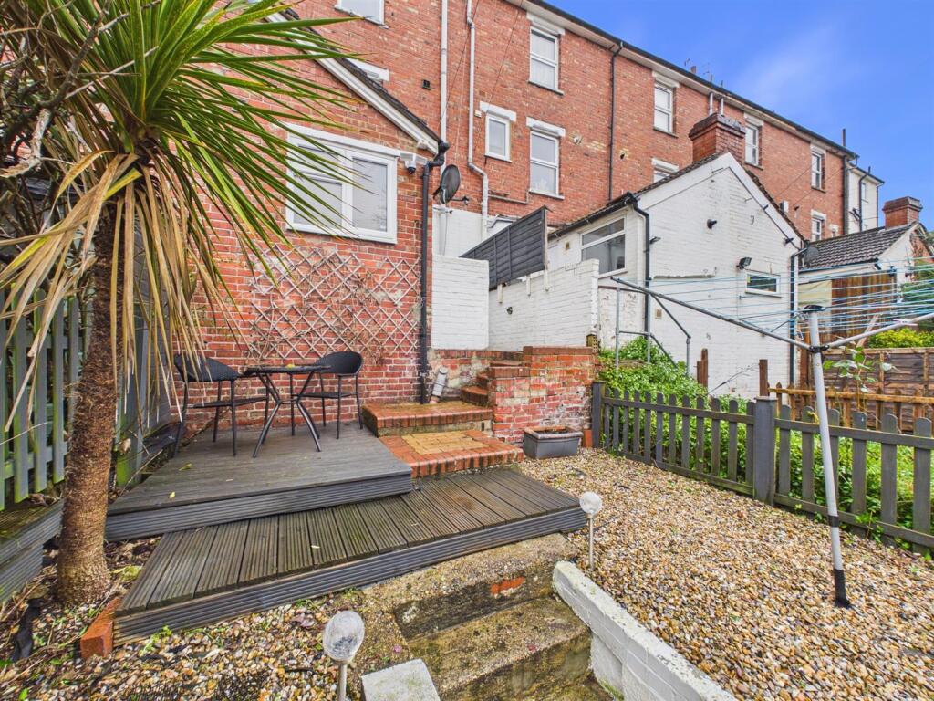 Farningham Road, Caterham photo 4