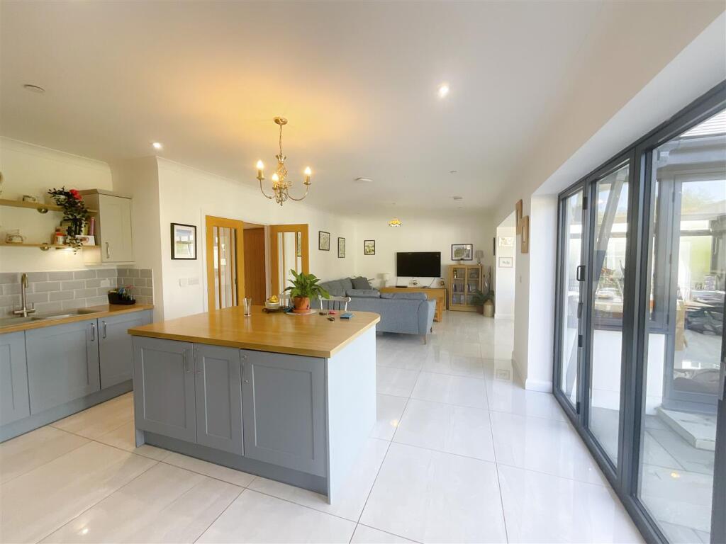 House in Ammanford, Llandybie - View 3