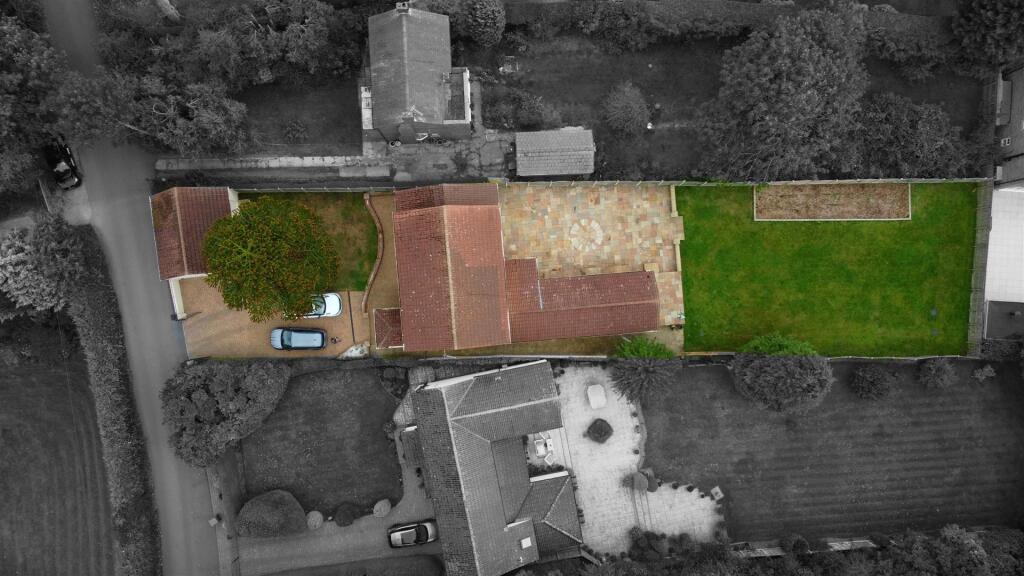 House in Leeds, Austhorpe - View 4