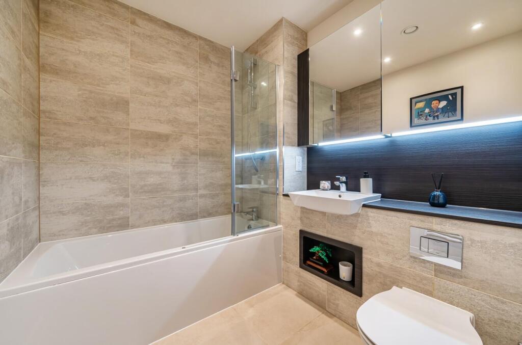 Apartment in London - More