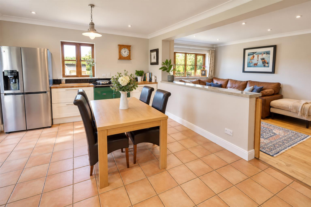 House in Gloucester - View 3