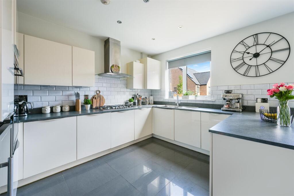 House in Croydon - View 4