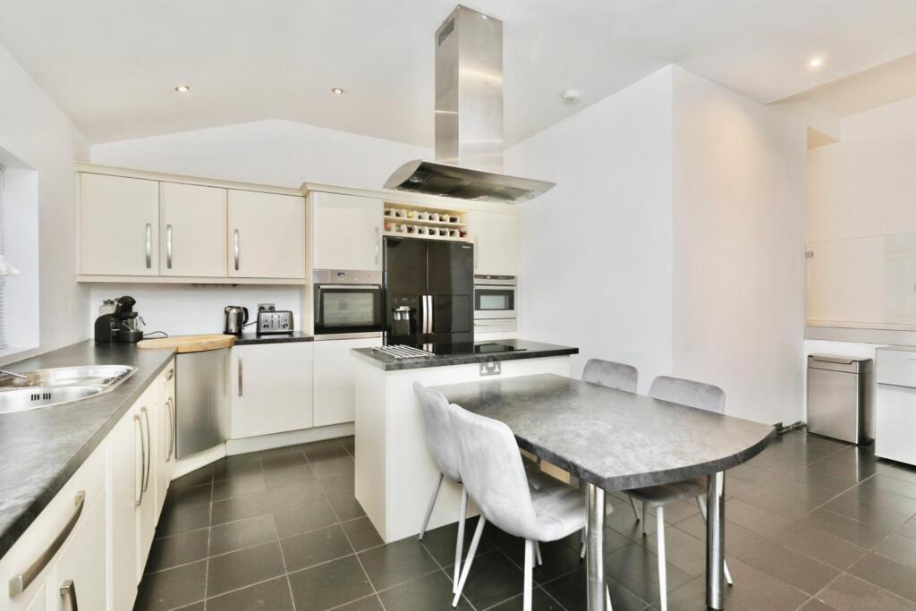 Crawshaw Grove, Beauchief, Sheffield, S8 7EA photo 2