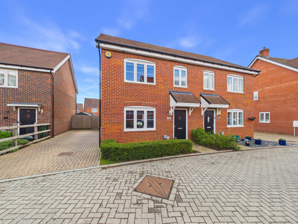 Main image of property: Grayling Crescent, Curbridge, SO30 2BY