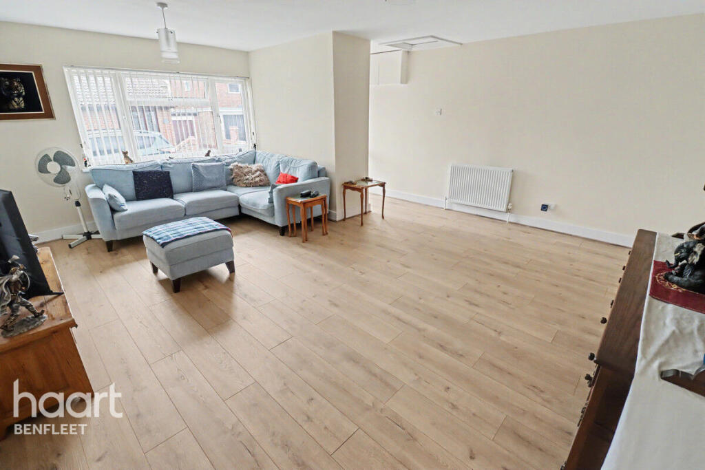 Gainsborough Avenue, Canvey Island photo 4