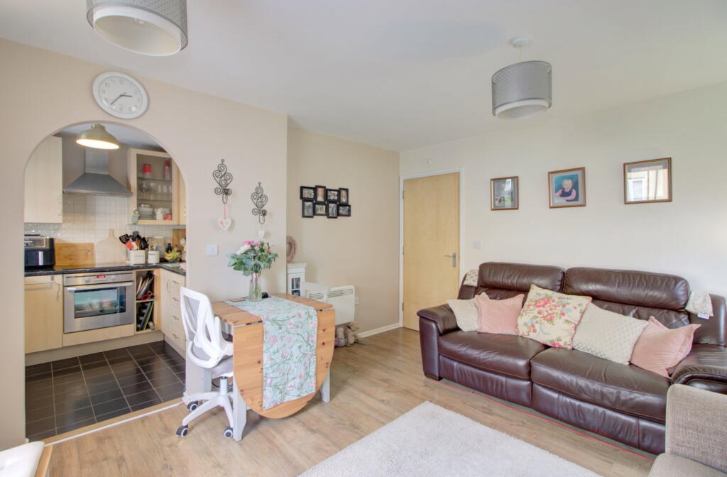 Apartment in Swindon - View 3