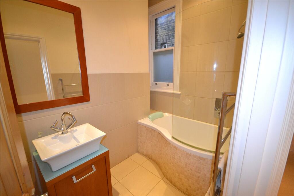 Apartment in London - View 3