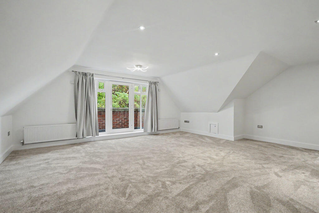 Apartment in Leeds, Alwoodley - View 3