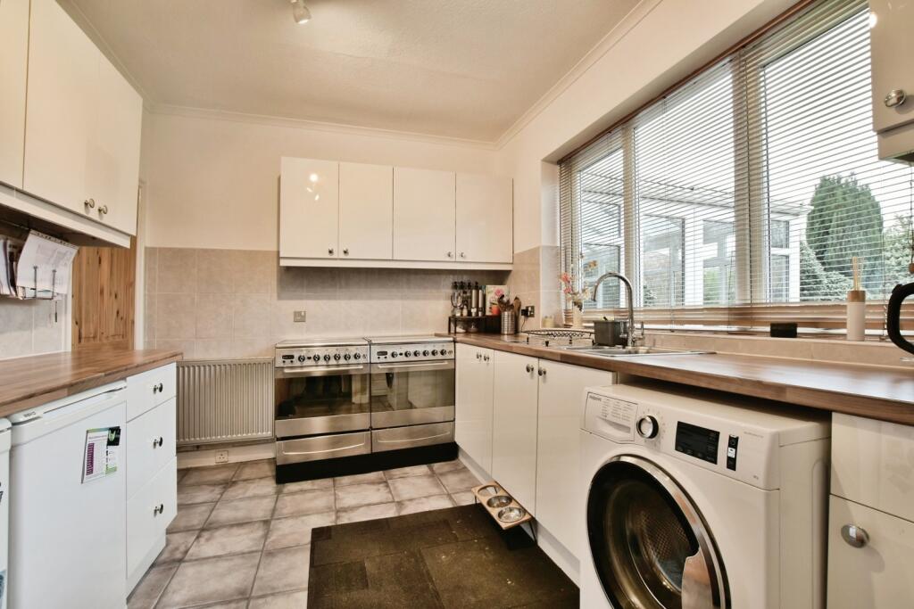 Avonlea Road, Sale, Greater Manchester, M33 photo 3