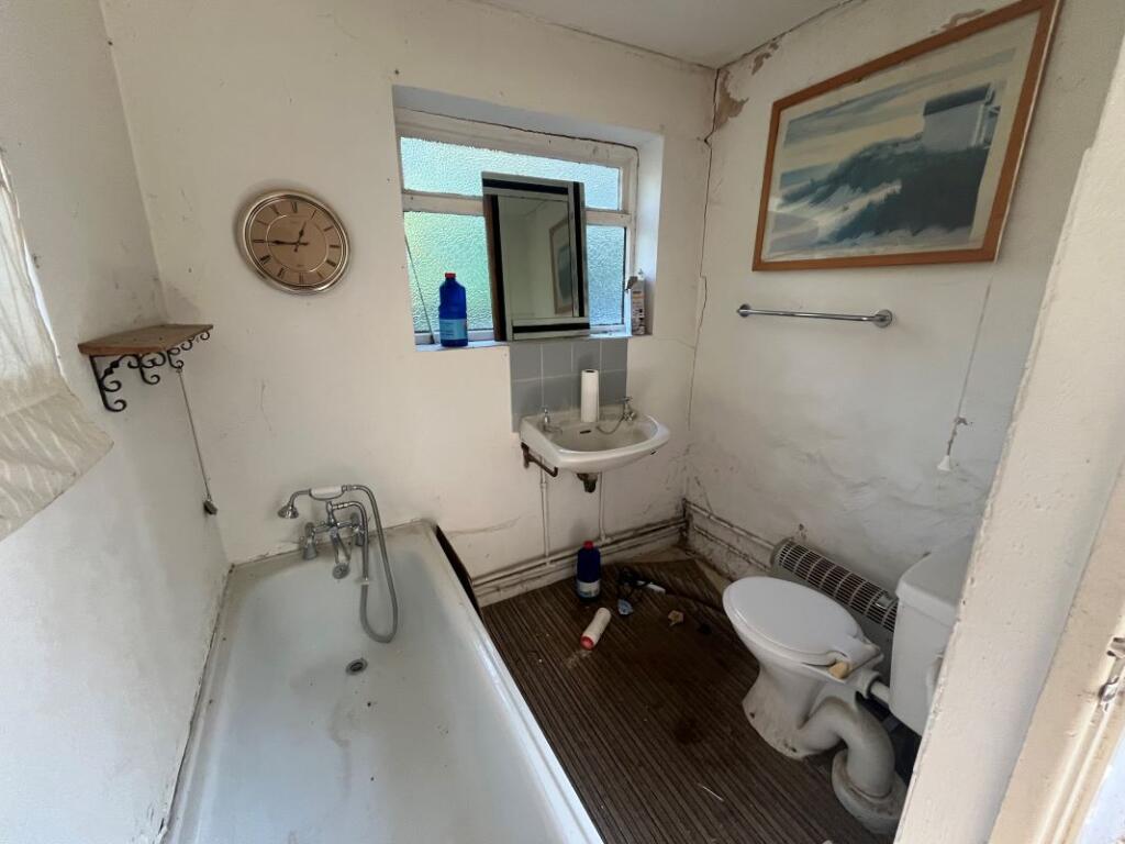 1 Church Road, Walton on the Naze, Essex, CO14 8DF photo 4