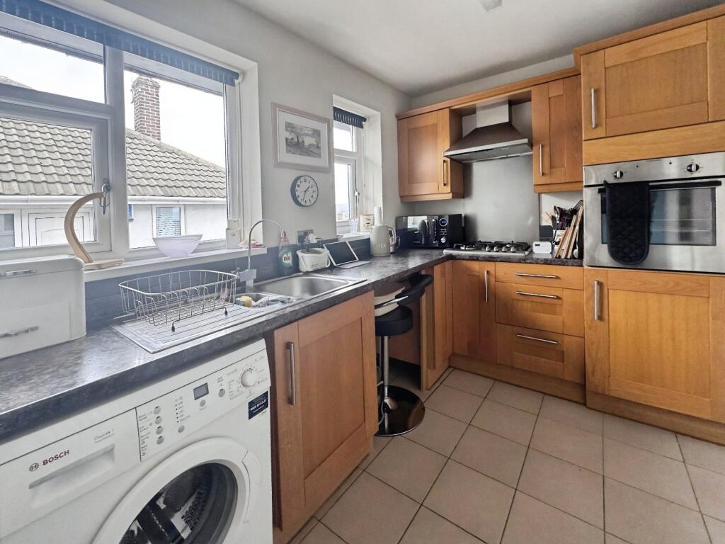 Pyenot Gardens, Cleckheaton, BD19 photo 3