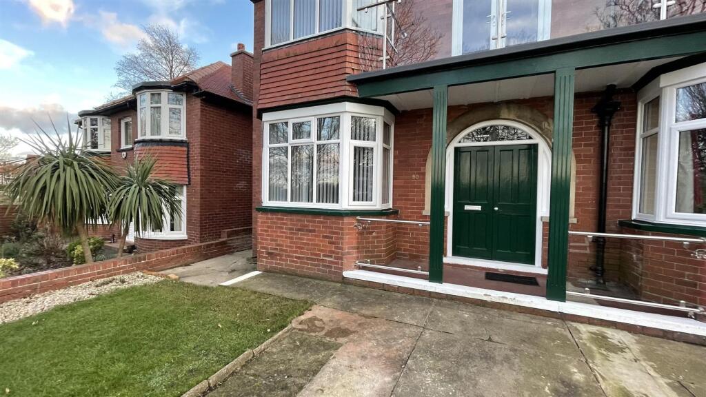 Main image of property: Peasholm Drive, Scarborough, YO12