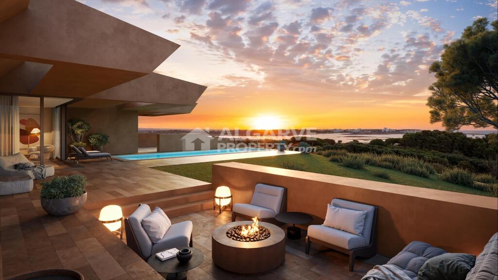 Main image of property: Algarve, Odiáxere