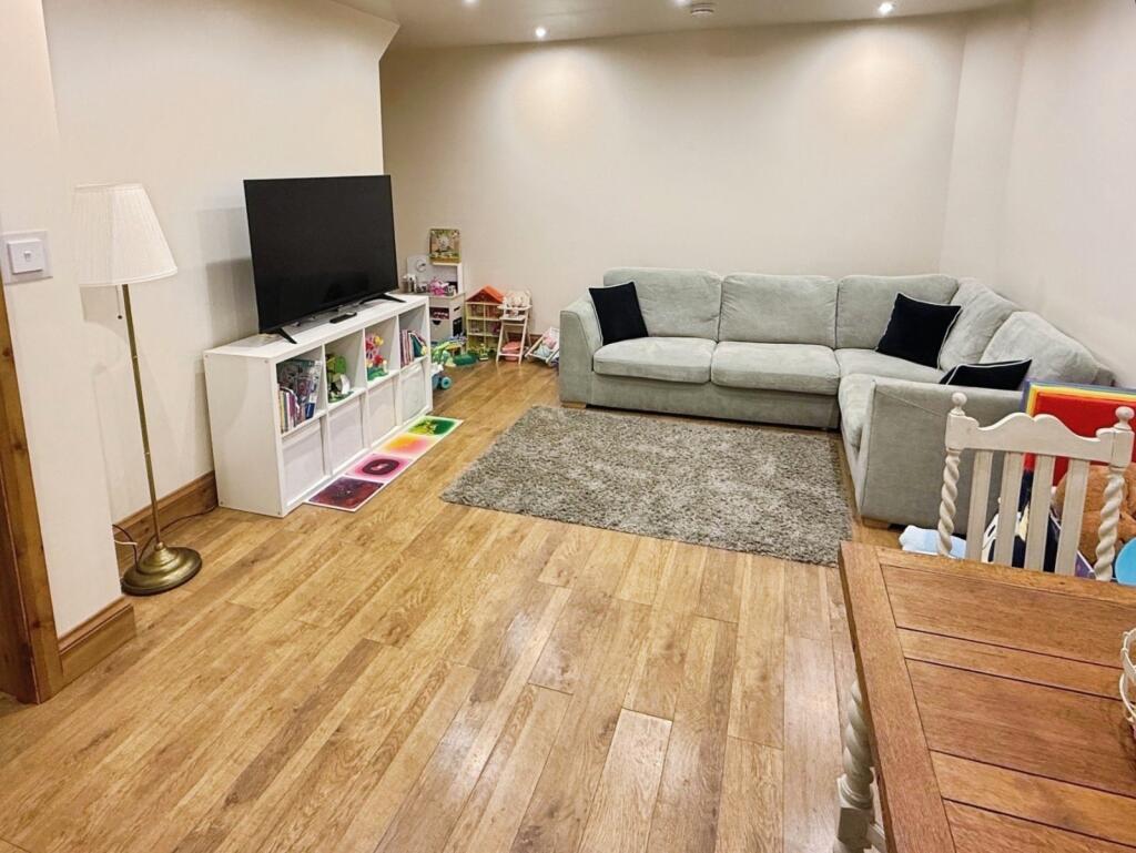 Bradford Road, Batley, West Yorkshire, WF17 photo 4