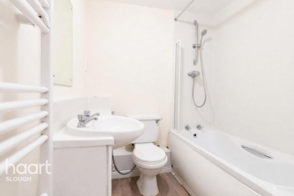 Apartment in Slough - More