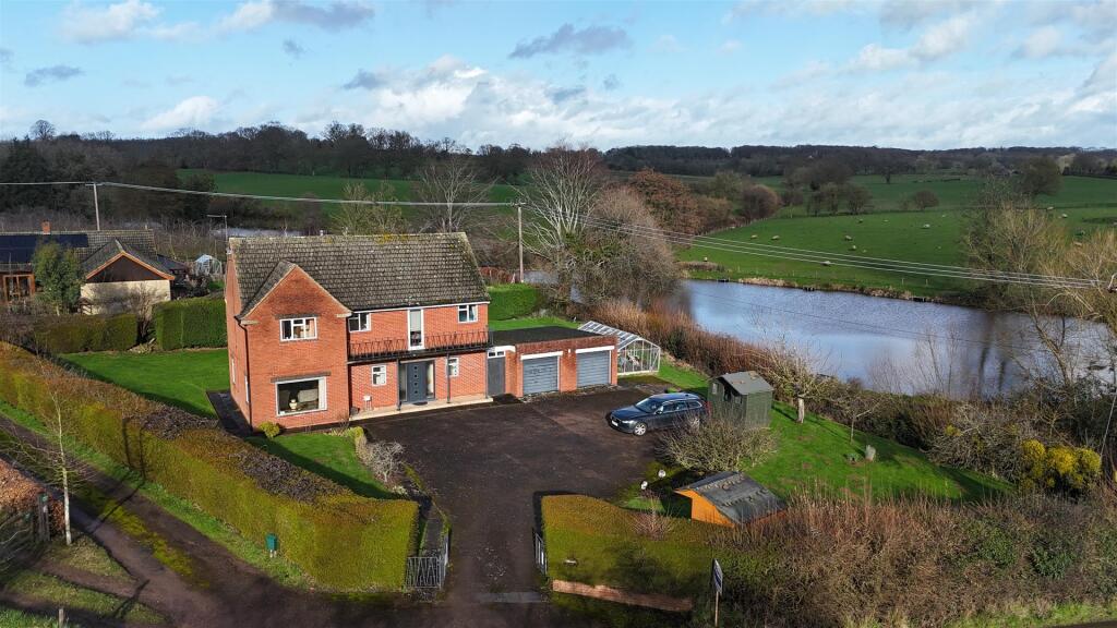 4-bed detached on Upleadon, Newent, £525,000