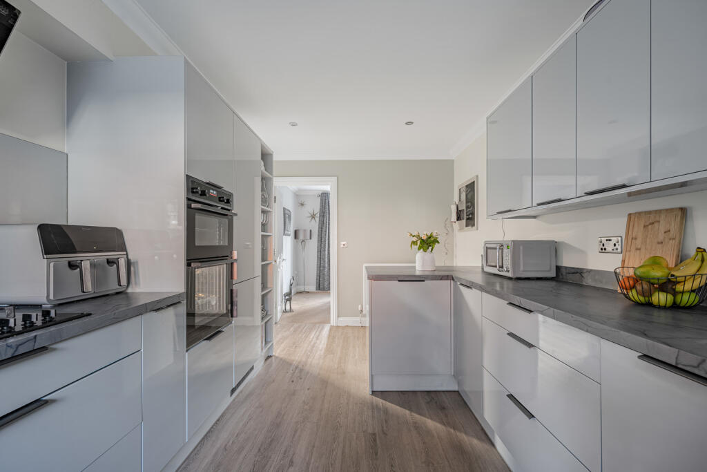 House in Guildford - View 4