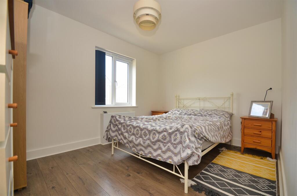 House in Ryde, Swanmore - More