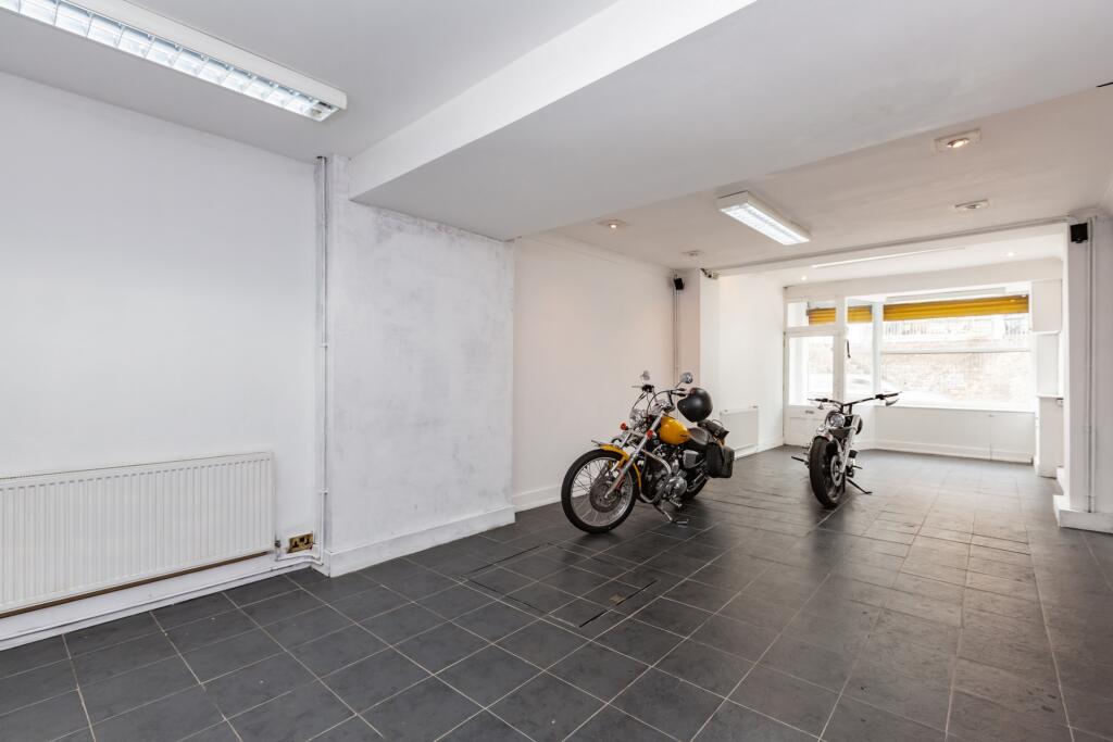 House in Dover, Tower Hamlets - View 3