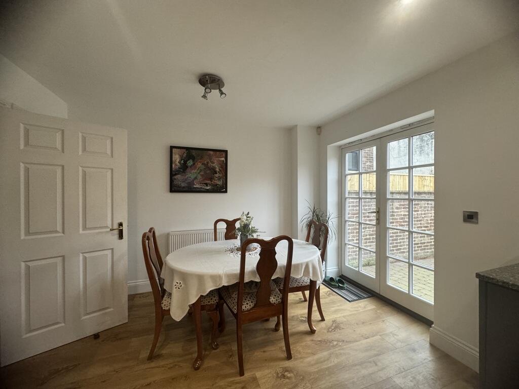 2A Priestgate, Barton-upon-humber, Lincolnshire, DN18 photo 4