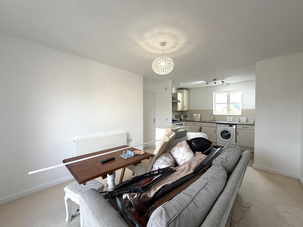 Apartment in Swindon, St. Andrews - View 3