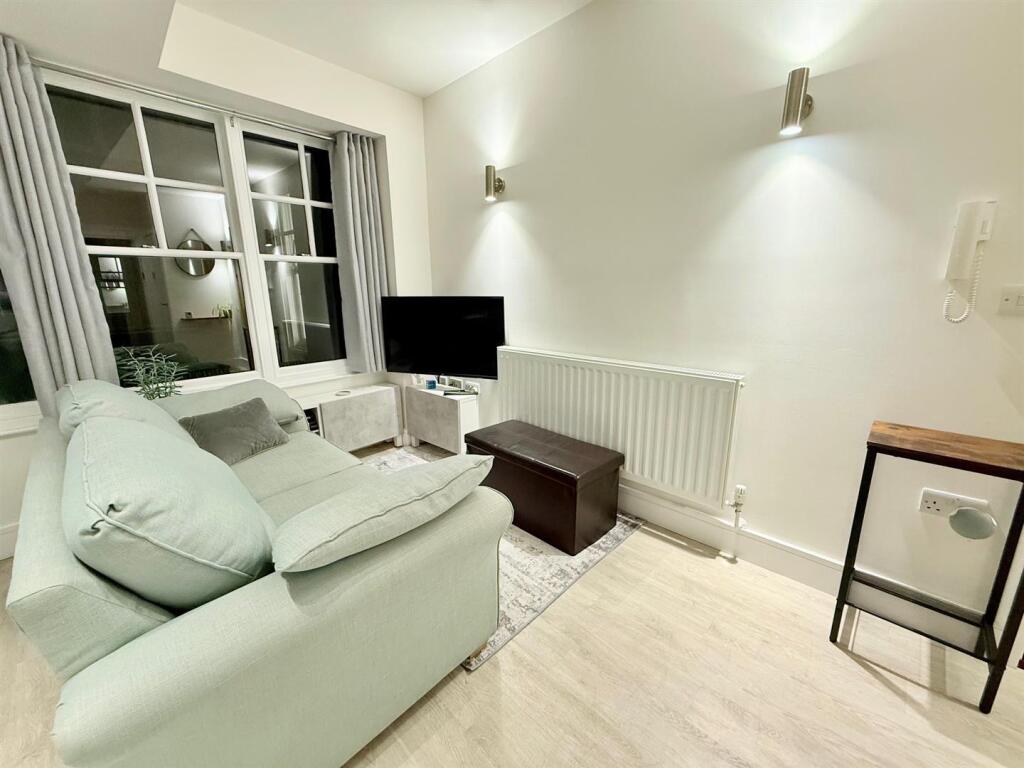 Apartment in Epping Forest, Waltham Abbey - View 3