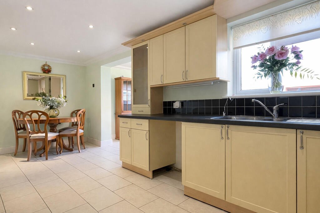 Arnold Villas, Tiptree photo 2