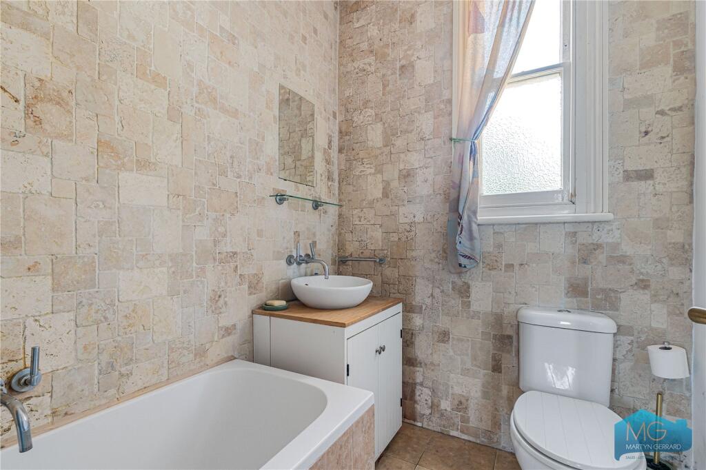 Apartment in London - More