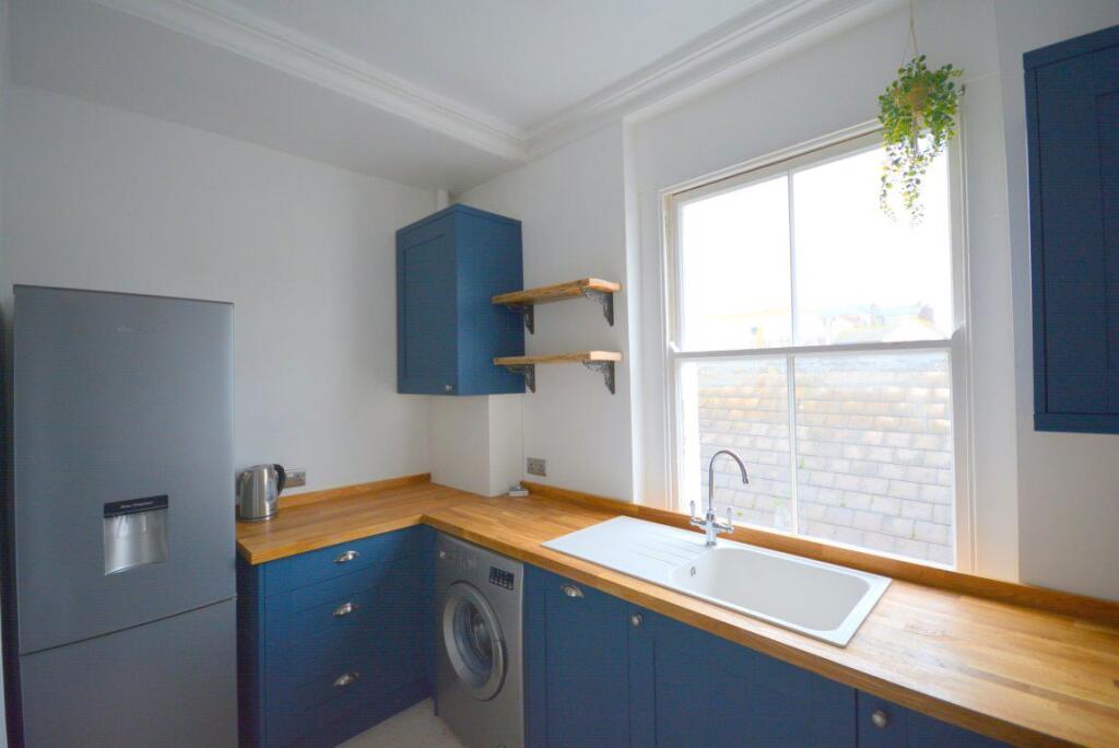 Apartment in Thanet, Margate - View 5