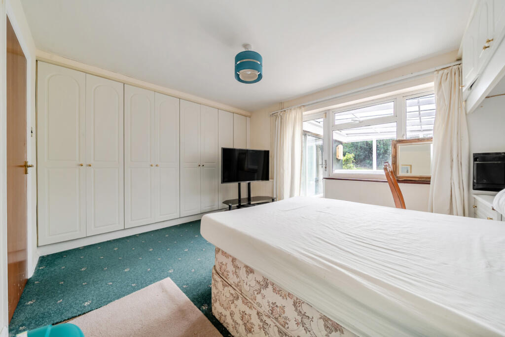 House in Waverley, Cranleigh - More