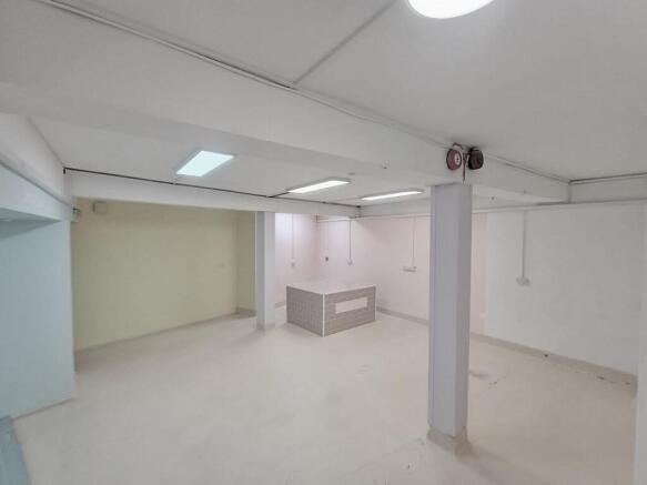 Ground floor 400 sqft space, with potential for kitchen set up