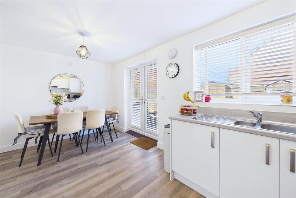 Modern living on Nailsea’s countryside edge - View 3