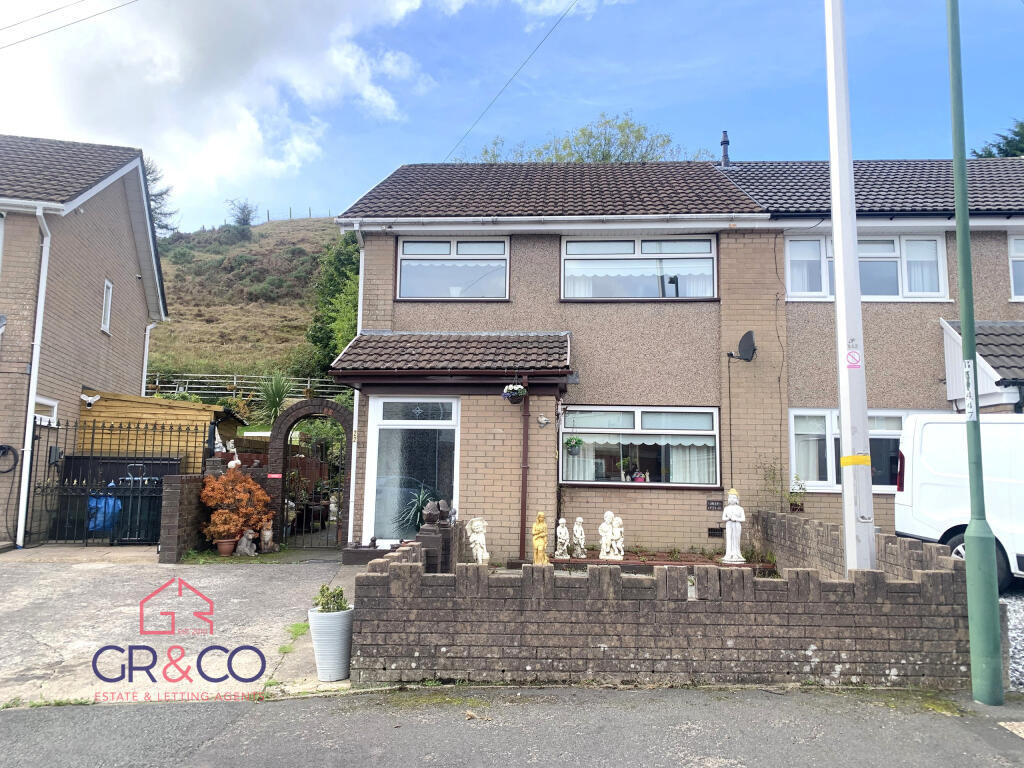 Oliver Jones Crescent, Tredegar, NP22 photo 2