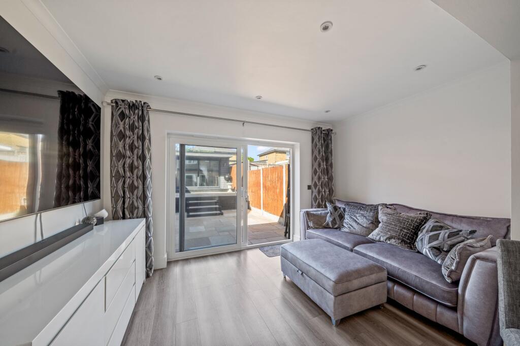 House in Sutton - View 3