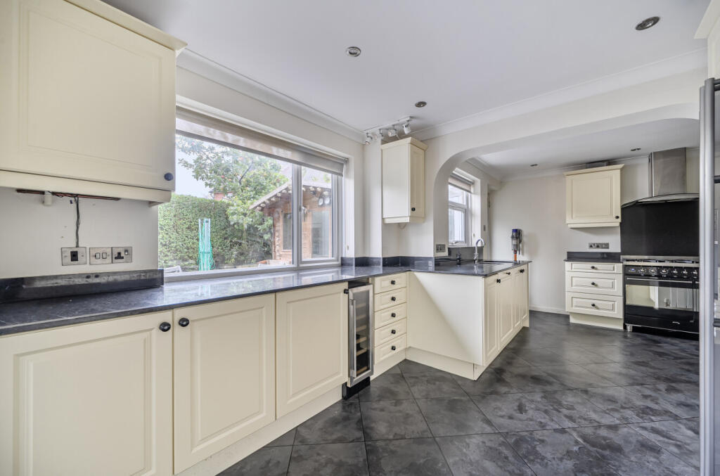 Chase Road, Lindford, Hampshire, GU35 photo 3